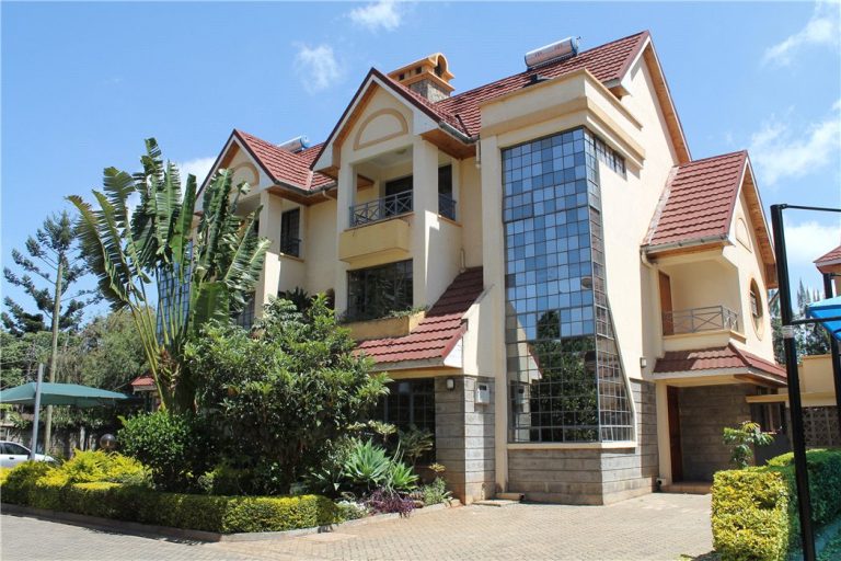 For Rent, Lovely 5 BEDROOM ALL ENSUITE VILLA in lavington Nairobi
