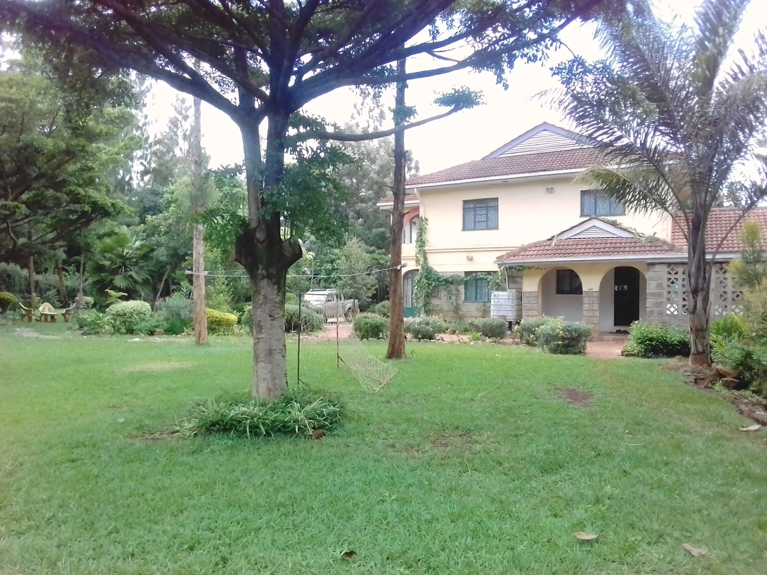 Furnished New Kitisuru 3BR Mansion +Dsq On 0.5 Acre Rent at 250K