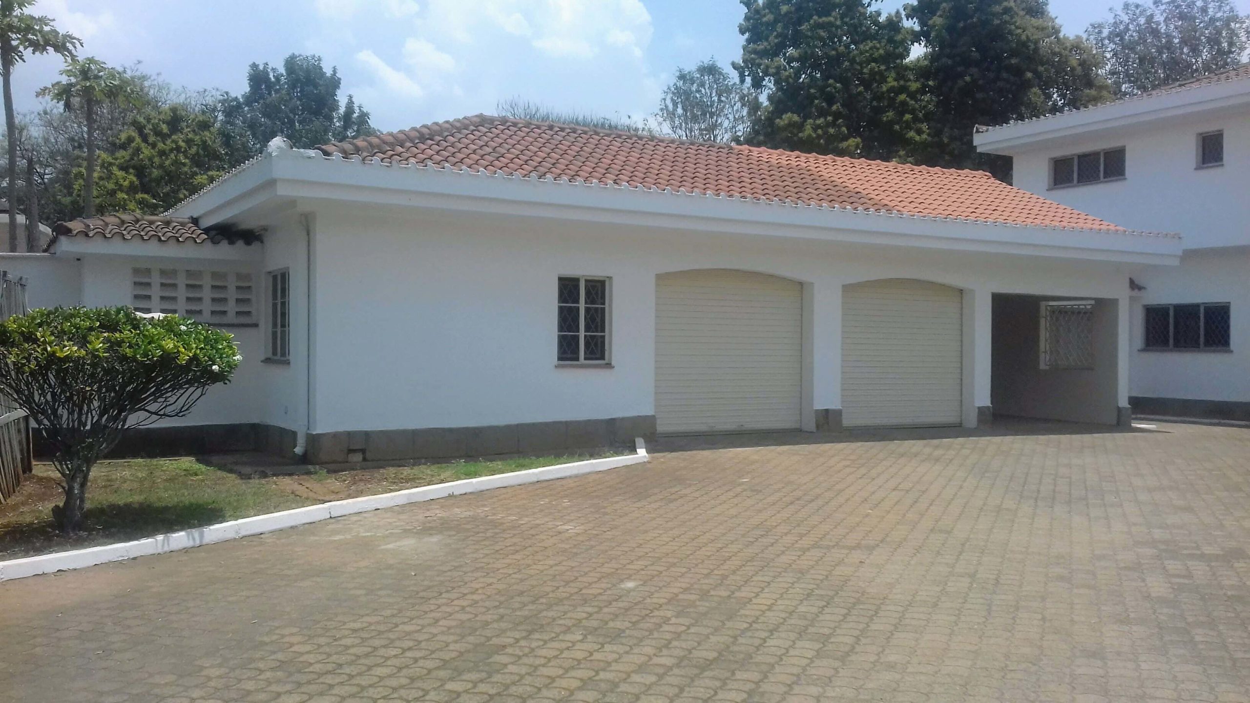 Old Runda Lovely Corner 5 Bedroom Executive Mansion With Pool For Rent